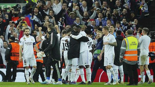 Campeão europeu faz história em Anfield