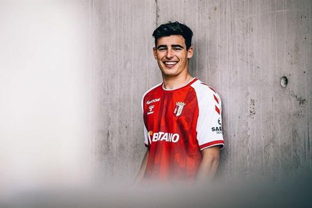 Costinha gera cobiça na Liga 2