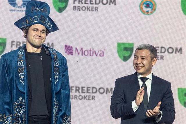 Campeão mundial das três categorias do xadrez... simultaneamente