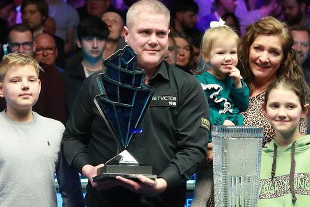 E de Gales tudo Milkins levou: taça, título e uma pipa de massa!