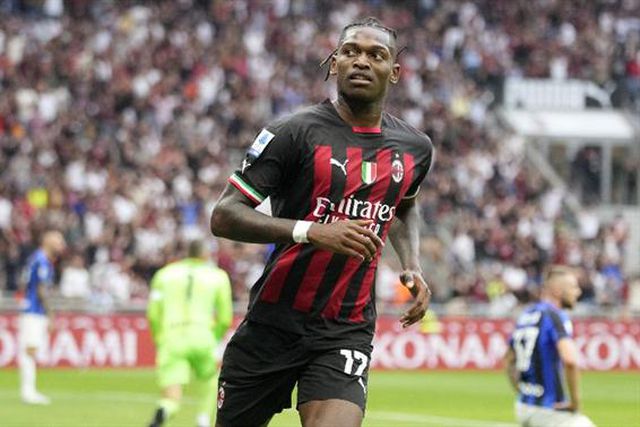 Pioli concorda com Berlusconi sobre a posição de Rafael Leão