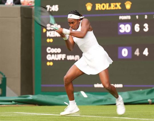 Coco Gauff tropeça em campeã do 'qualifying'