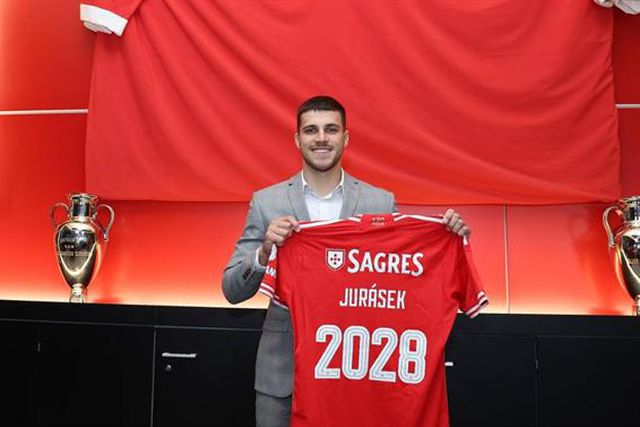 Oficial: todos os números da transferência de Jurásek!