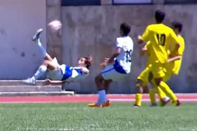 Golaço de bicicleta no Torneio Lopes da Silva (vídeo)