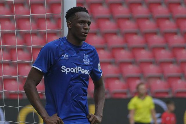Marco Silva pode receber Yerri Mina a custo zero