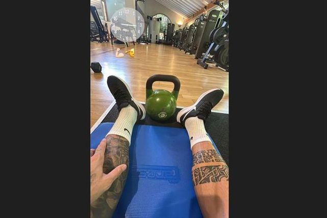 Otamendi a 'dar no duro' antes do regresso (vídeo)