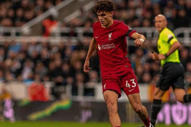 Bajcetic não quis saber do United após convite do Liverpool