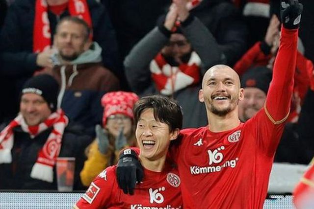 Mainz goleia Monchengladbach