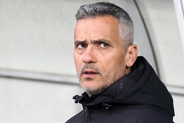 Um Goiás irregular recebe um Coritiba que ainda não venceu no Brasileirão