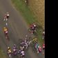 Com traumatismo craniano, ciclista abandona Tour feminino após violento acidente