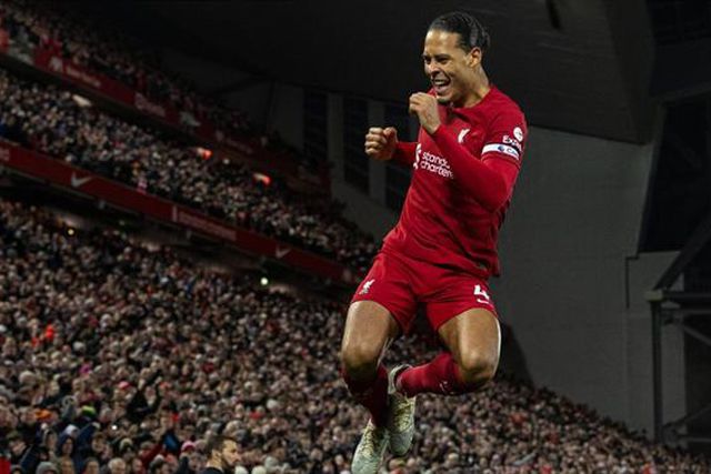 Liverpool vence Wolverhampton e regressa às vitórias (veja os golos)