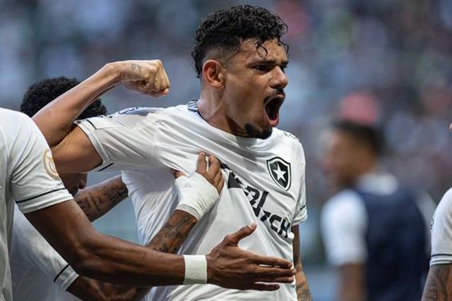 Imparável! Luís Castro vence em casa de Abel e dispara na liderança