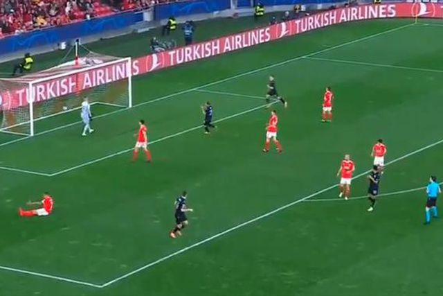 Club Brugge reduziu na Luz com belo golo de Meijer (vídeo)