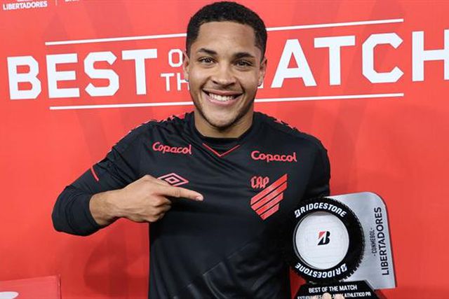 Pérola de 17 anos é alvo do Barcelona, mas inspira-se em Cristiano