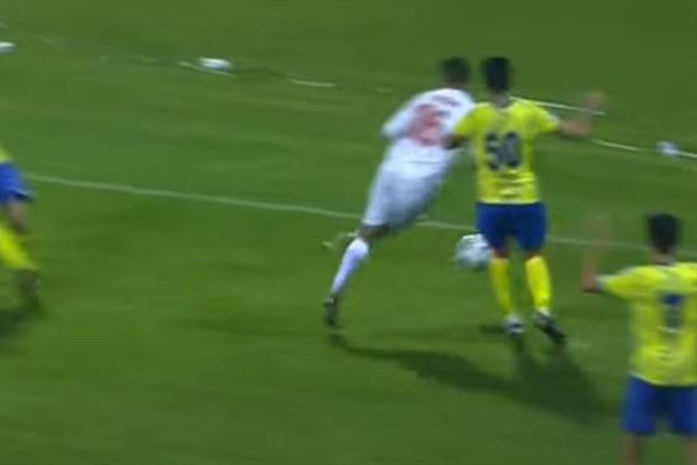 O insólito penálti marcado aos 90+8… com VAR (vídeo)