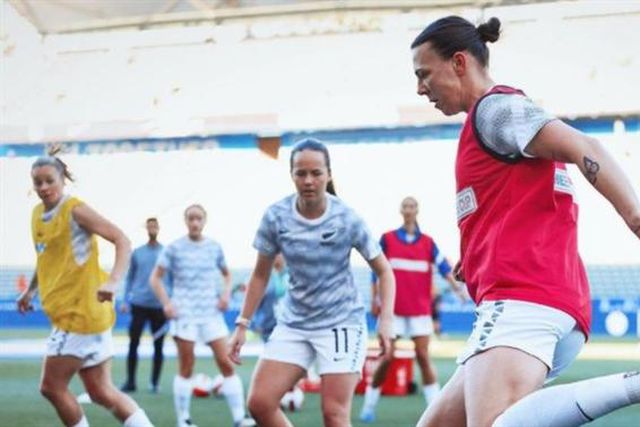 Incrível: fez três autogolos em... 36 minutos (vídeo)