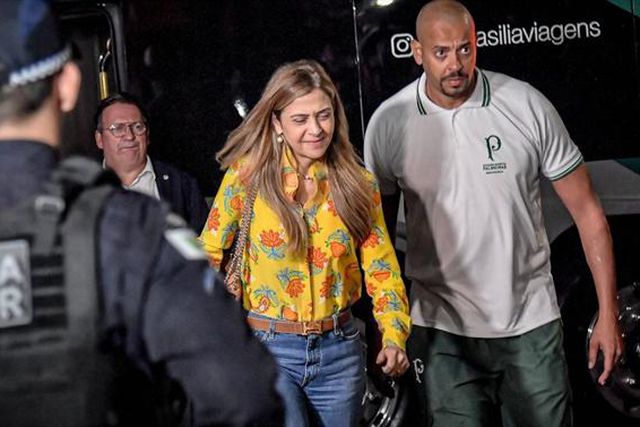 Presidente decreta ‘blackout’ para «blindar o grupo»