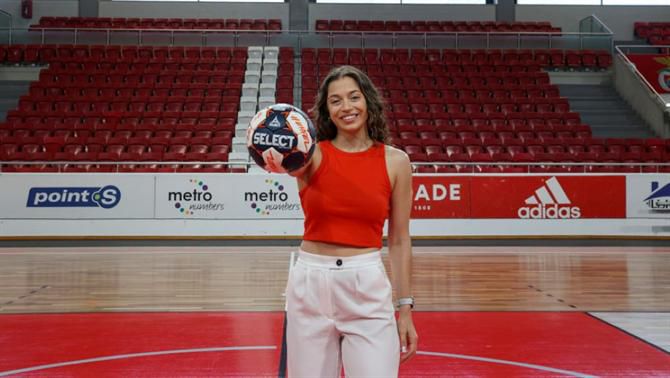 Benfica renova com Mihaela Minciuna