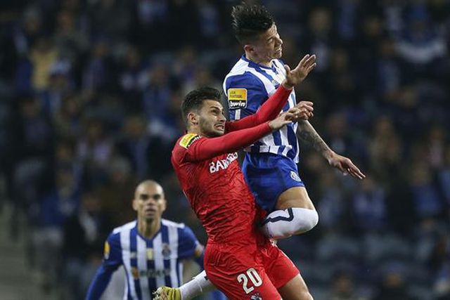 João Mário e Uribe falham Chaves