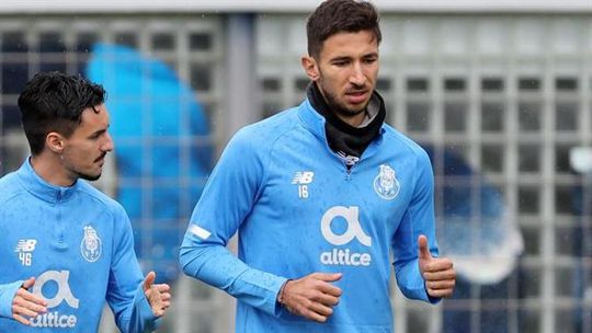 Grujic ganha espaço mas tem Eustaquio na sombra