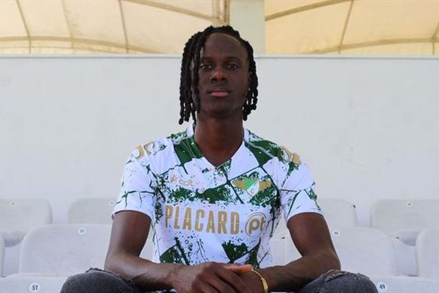 Oficial: Gilberto (ex-Sporting B) é reforço para a defesa