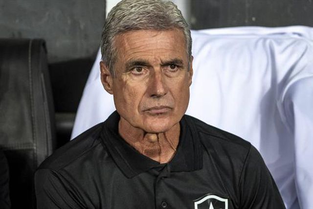 Botafogo não quer perder Luís Castro para Ronaldo e vai propor renovação