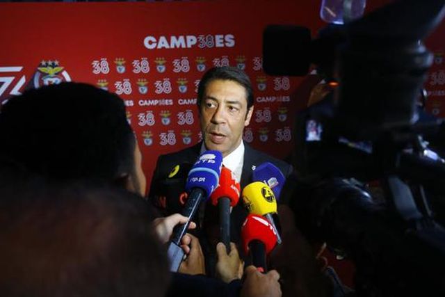 Benfica corta nos custos