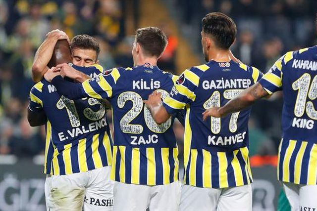 Fenerbahçe, de Jorge Jesus, goleia no regresso do futebol à Turquia