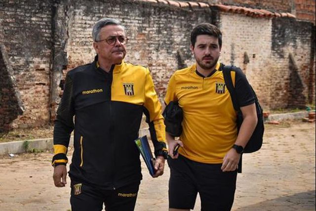 Ricardo Formosinho estreia-se a vencer e mantém The Strongest na liderança