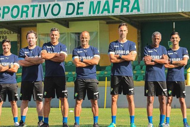 Silas e mais sete adjuntos