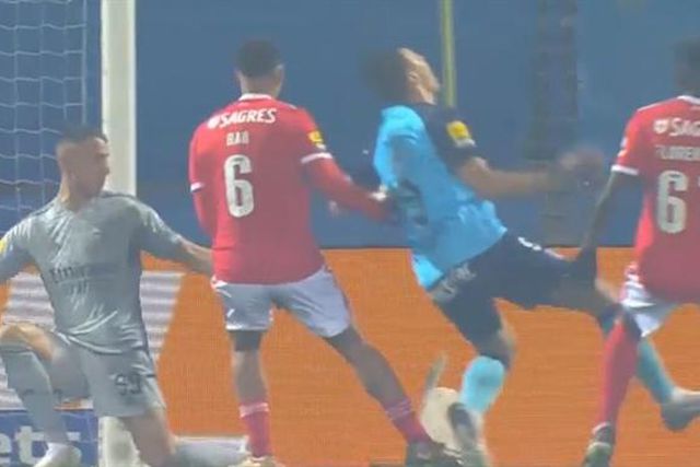 Vizela pediu penálti de Bah, Nuno Almeida e VAR mandaram seguir (vídeo)