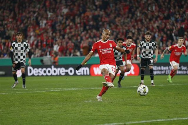 Sondagem: João Mário deve continuar a marcar os penáltis no Benfica? Veja o resultado final