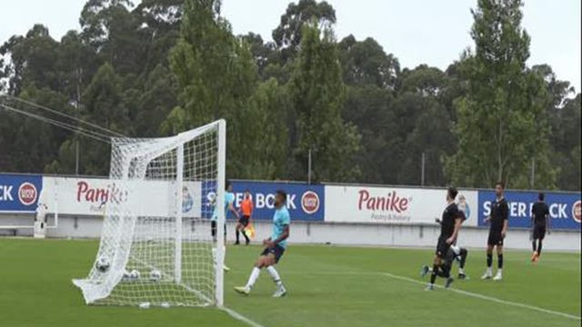 À ponta de lança! Foi assim o primeiro golo de Fran Navarro pelo FC Porto