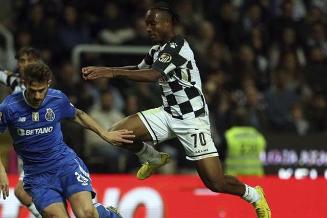 Alvo para a esquerda prefere o dragão