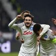 Nápoles vence em Frankfurt e tem 'pé e meio' nos 'quartos' (veja os golos)