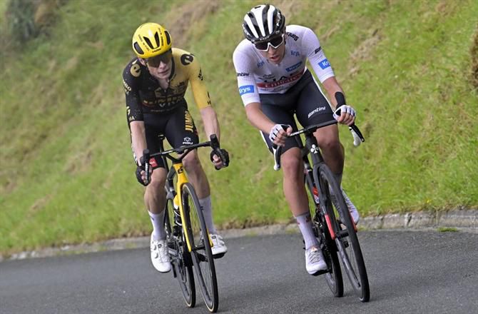 Duelo Pogacar-Vingegaard no regresso do Tour ao mítico Puy de Dôme