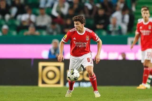 Três dígitos na cláusula para o novo 'menino bonito' da Luz!