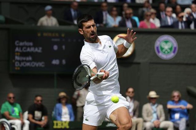 Djokovic irrita-se e... parte a raquete! (vídeo)