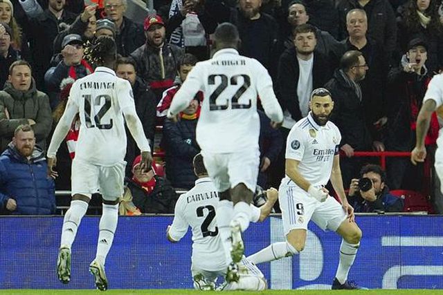 Real volta a puxar de galões: 5-2 por Benzema com uma classe do outro mundo (vídeo)