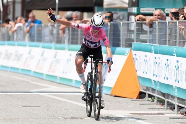 Van Vleuten rainha do Giro Donna