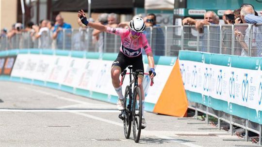 Van Vleuten rainha do Giro Donna