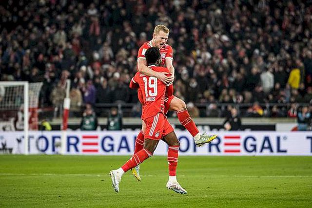 Bela assistência de Tiago Tomás não evita derrota com o Bayern (veja os golos)
