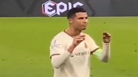 Estádio gritou por Messi e Ronaldo reagiu assim (vídeo)