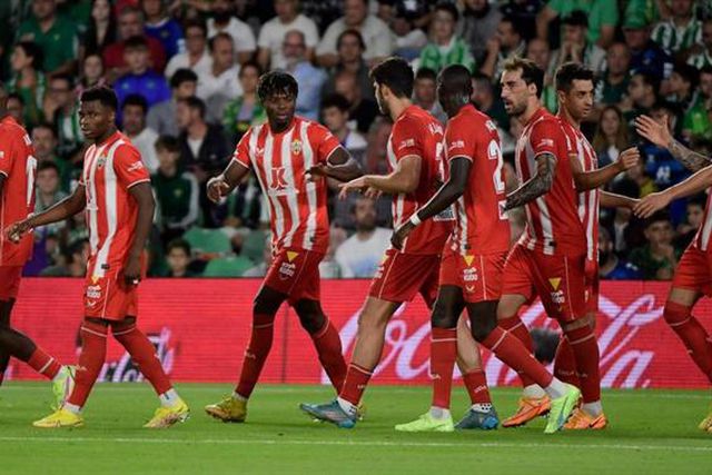 Dyego Sousa assiste na vitória do Almería sobre o Celta de Vigo