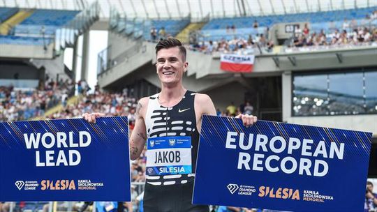 Jakob Ingebrigtsen bate recorde europeu dos 1500 metros