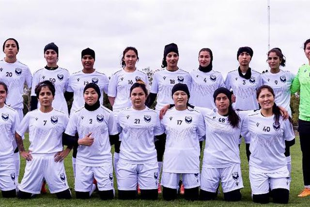 Refugiadas jogam sem nome nas costas com medo de represálias