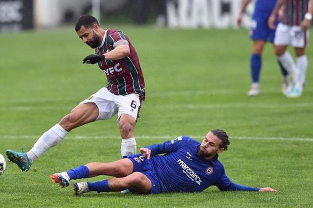 Notícia A BOLA: Aloísio renova