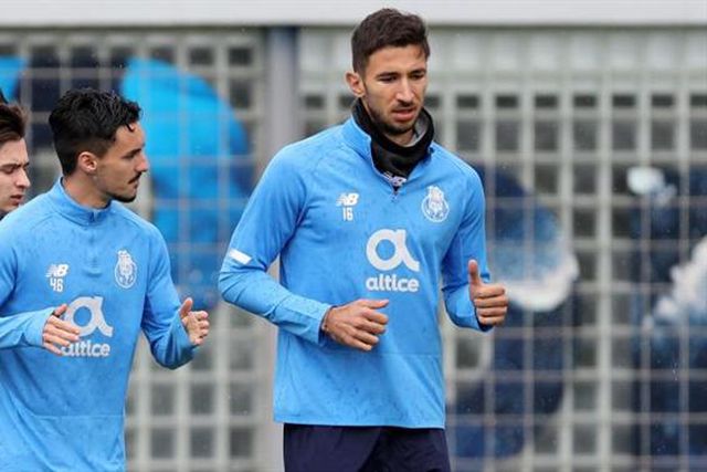 Grujic e Eustaquio na 'pole' para o Benfica mas SAD vai ao mercado