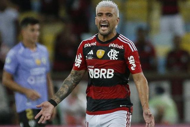 Arrascaeta pede tempo para Vítor Pereira, Gabigol fala em «recolher os cacos»