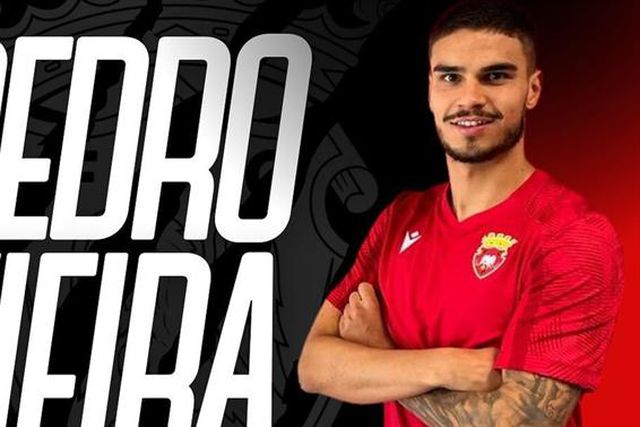 Oficial: Goleador na formação do FC Porto é reforço dos durienses